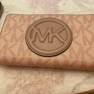Michael Kors Signature Large Phone Zip-Around Case/Wristlet Powder Blush Clr NWT